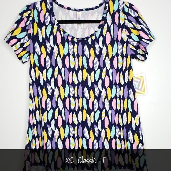 LuLaRoe Classic Tee XS Pastel Feathers NEW - Picture 1 of 1